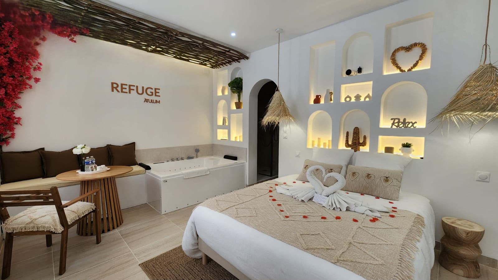 Le Refuge à Tulum, suite romantique avec balnéo près de Lyon pour un séjour en amoureux